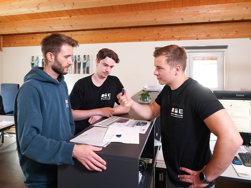 Teambesprechung bei Schelle Metalltechnik Teambesprechung bei Schelle Metalltechnik