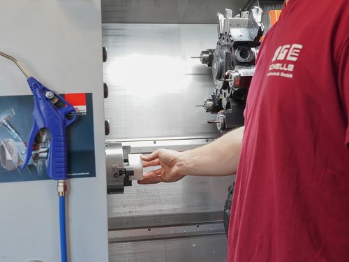 Zerspanung bei Schelle Metalltechnik Zerspanung bei Schelle Metalltechnik