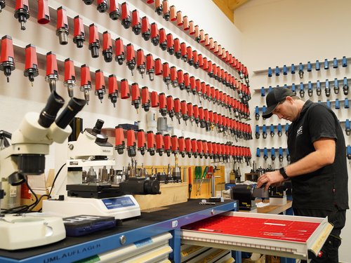 CNC-Werkzeugausgabe CNC-Werkzeugausgabe