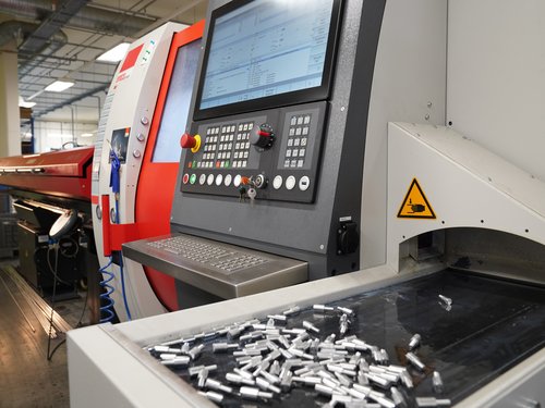 Zerspanung bei Schelle Metalltechnik Zerspanung bei Schelle Metalltechnik