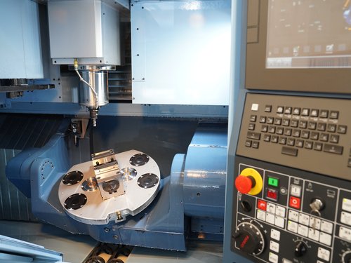 Zerspanung bei Schelle Metalltechnik Zerspanung bei Schelle Metalltechnik